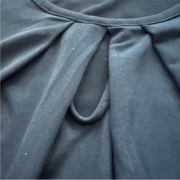 Keyhole top - Picture 2 of 3